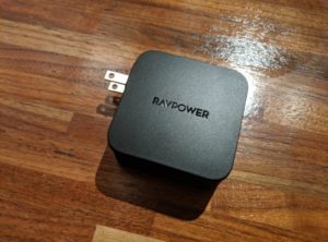 【RAVPower RP-PC105 レビュー】最大61WのPD対応急速充電器!コンパクトなのにPCとスマホの同時充電が可能!