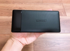 【RAVPower RP-PB172 レビュー】2.5倍のスピードで高速充電＆PhoneXSが約4.5回分充電可能な大容量モバイルバッテリー(20,000mAh)